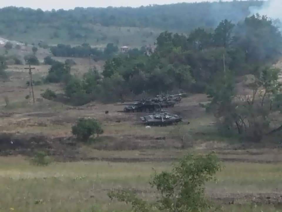 Paratroopers destroy 5 enemy tanks