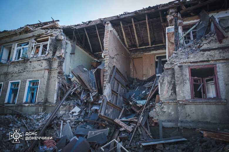 Man rescued from rubble of building in Kramatorsk