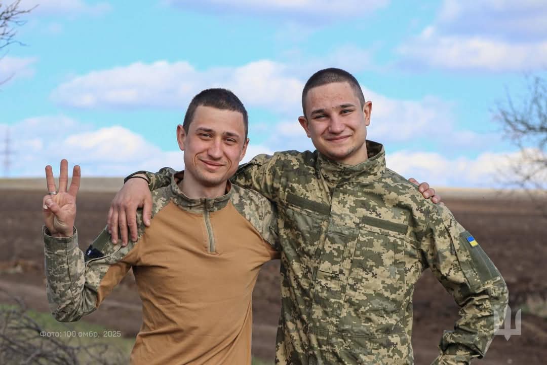 Brothers Stanislav and Bohdan Serve Together