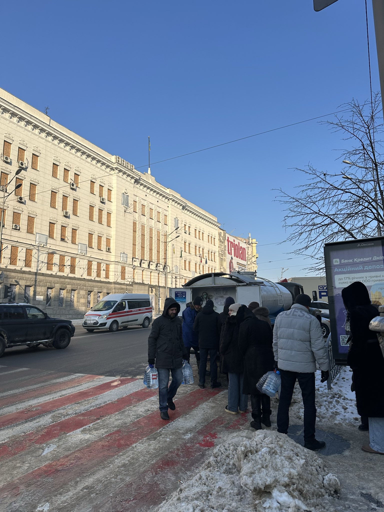 Kharkiv: Queues for water in -20°C cold
