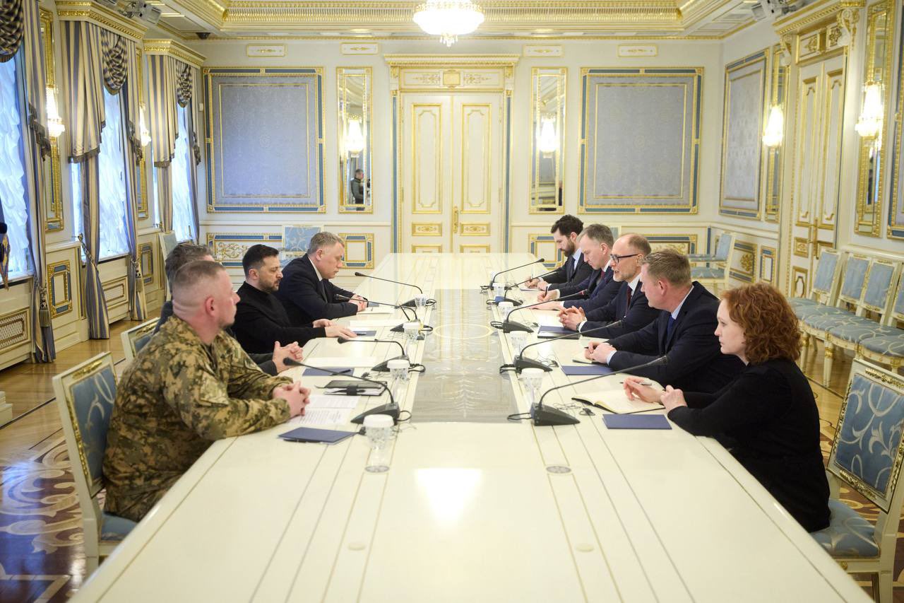 Zelensky discusses Russian attacks with Latvian defense minister