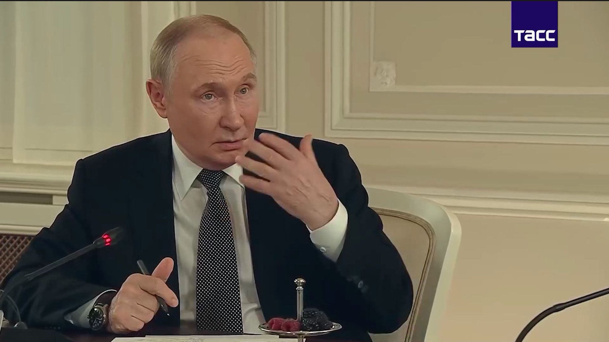 Putin claims Zelenskyy illegitimate, open to meeting