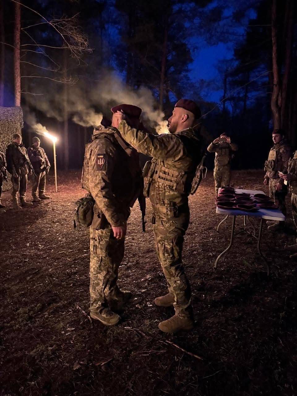Marine Berets Awarded to Ukrainian Paratroopers