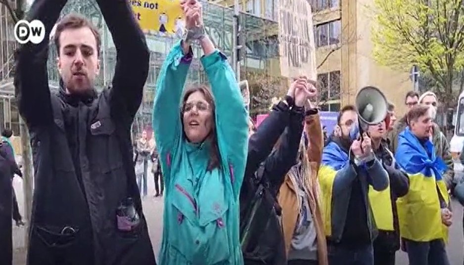 Ukrainians in Berlin demand Die Welt cut ties with Ovsyannikova
