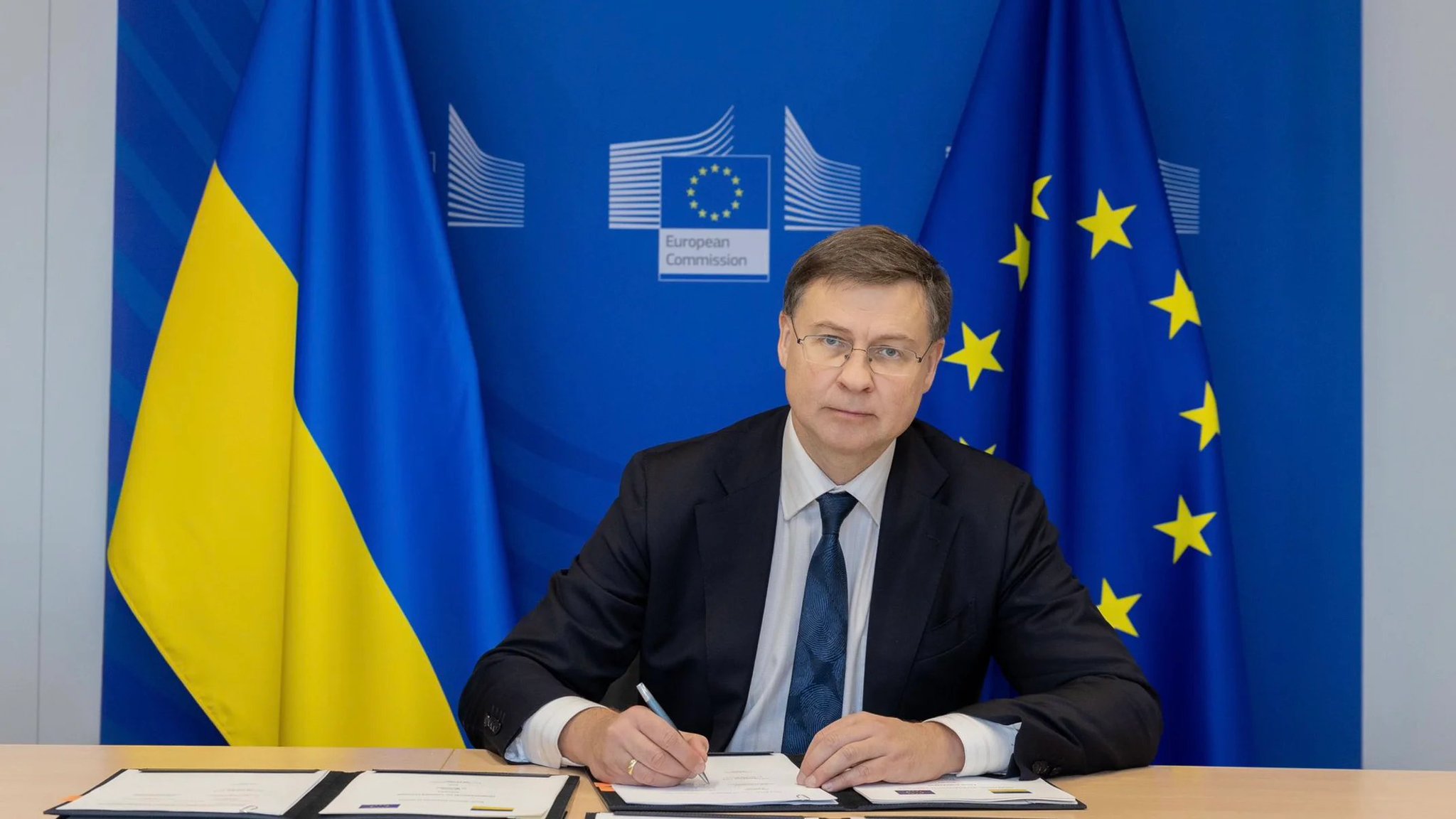 Ukraine, EU sign €18.1bn aid deal