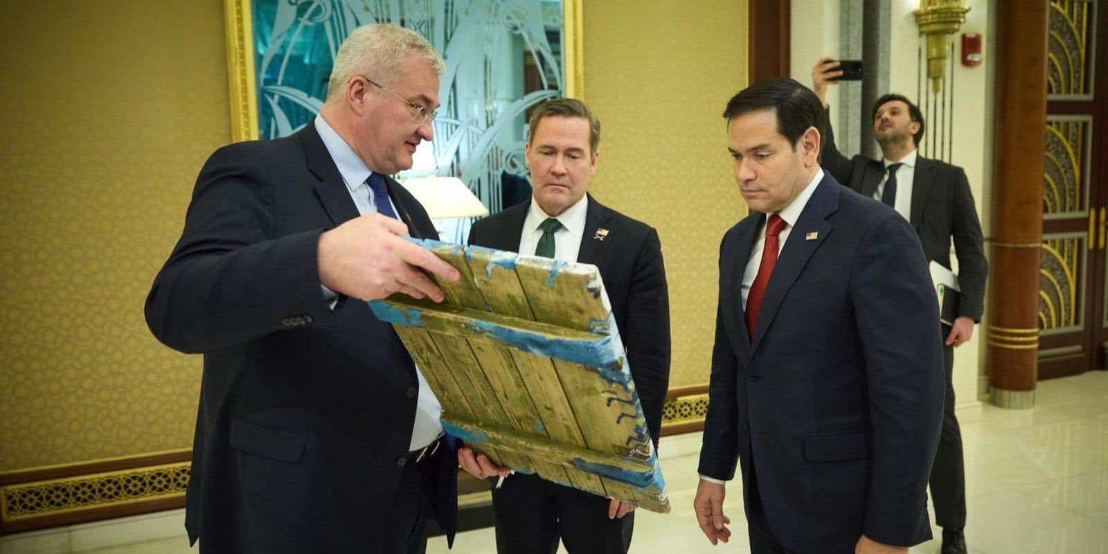 Diplomatic meeting postponed in London