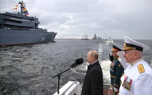 Russian fleet omits damaged ships at parade