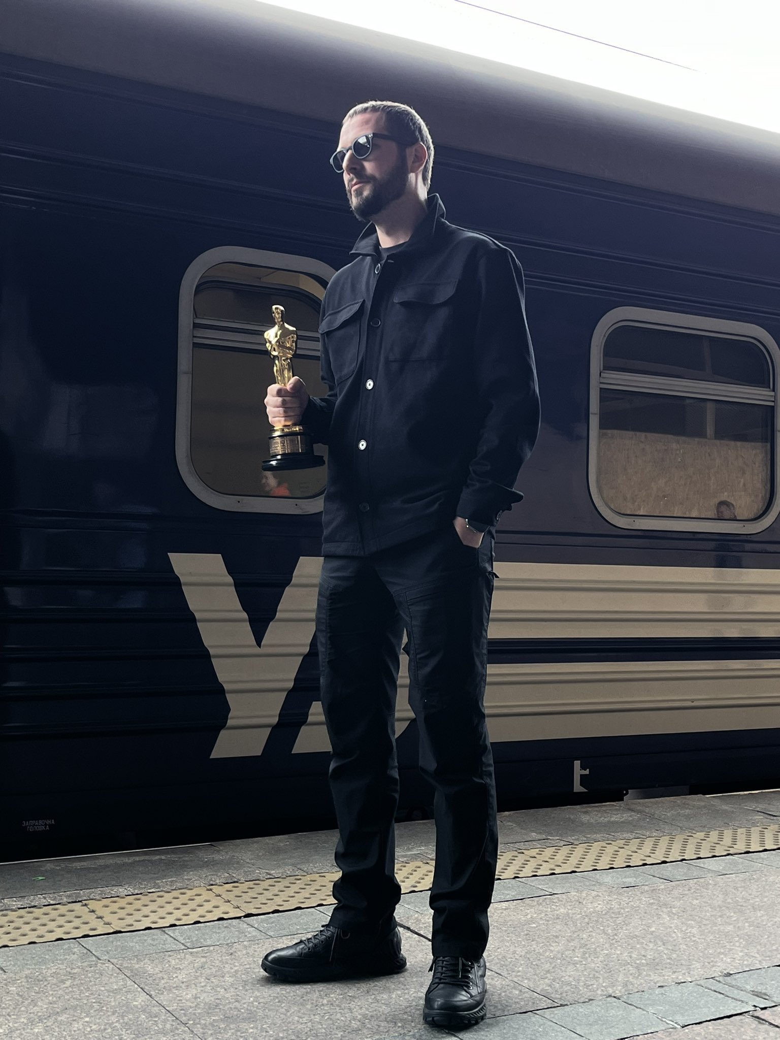Mstyslav Chernov brings Oscar for 20 Days in Mariupol to Ukraine