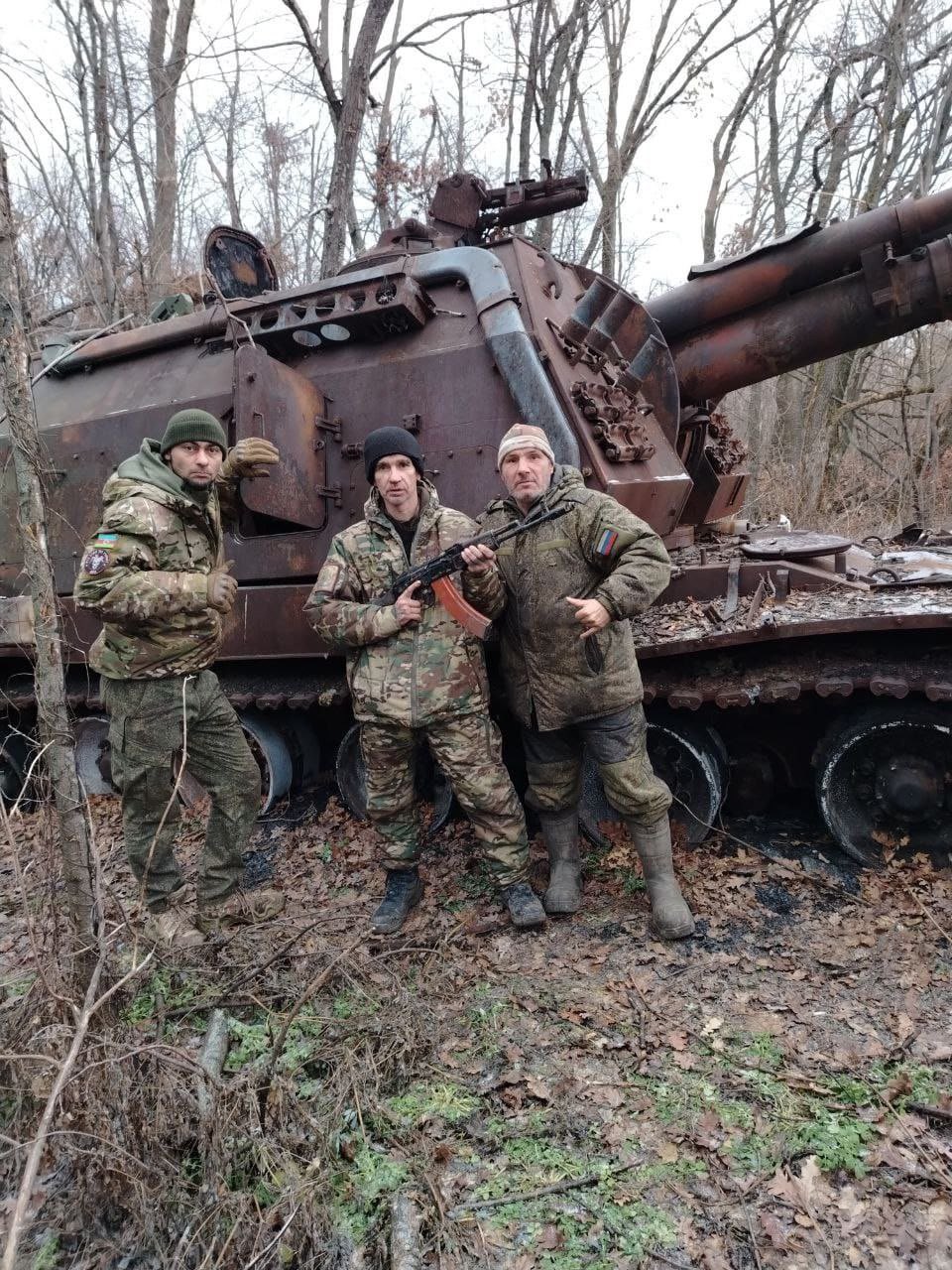 Destroyed Russian 2S19 Msta-S SPG near Donetsk