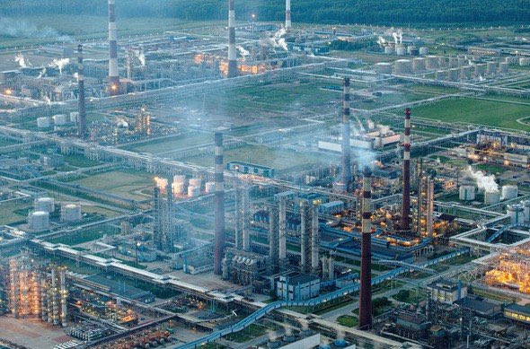Ukrainian drones strike Kirishi oil refinery, causing fire and damage