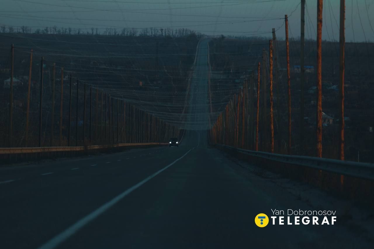 Ukrainian territory near Izium covered with anti-drone netting