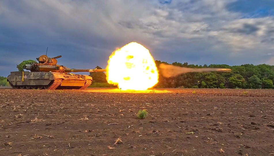 Ukrainian armor in action: T-84 Oplot in service