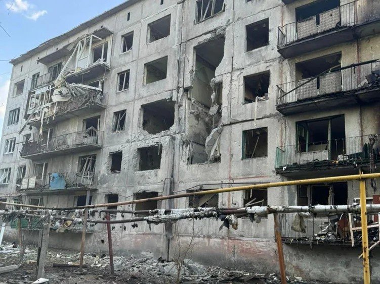 Russian attacks on Myrnohrad: boy killed, several injured