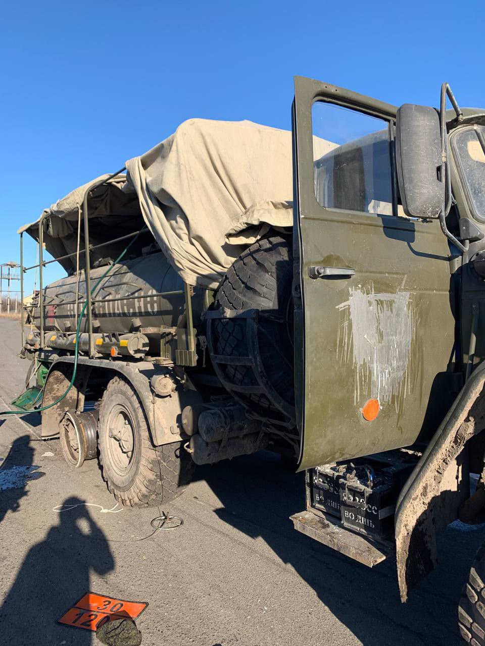 Attention: Russian occupiers mask fuel trucks