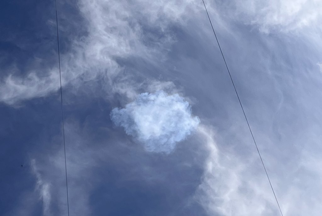 Kyiv attacked in broad daylight, black smoke from defenses