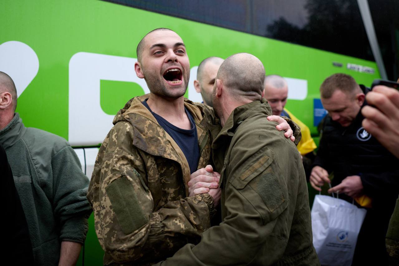 205 Ukrainians return home from Russian captivity in exchange