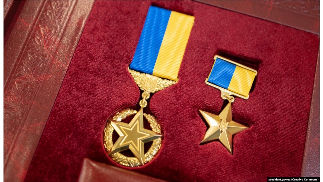 Zelensky awards 718 Ukrainian defenders