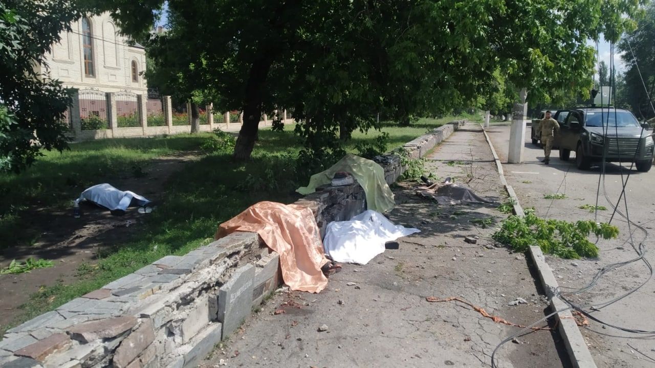 Russian shelling kills 8 at Toretsk bus stop and church