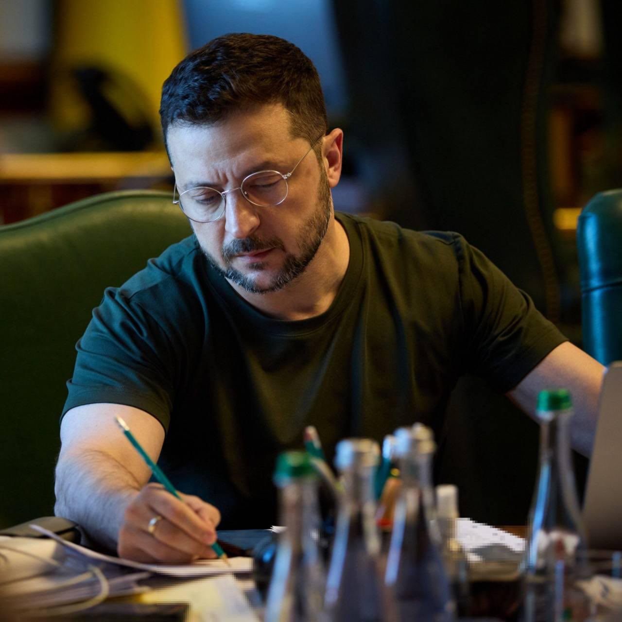 Ukraine seeks $1 billion monthly for weapons, says Zelensky