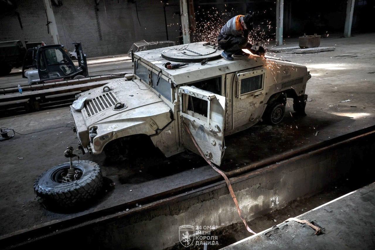 24th Brigade repairs damaged armored vehicles