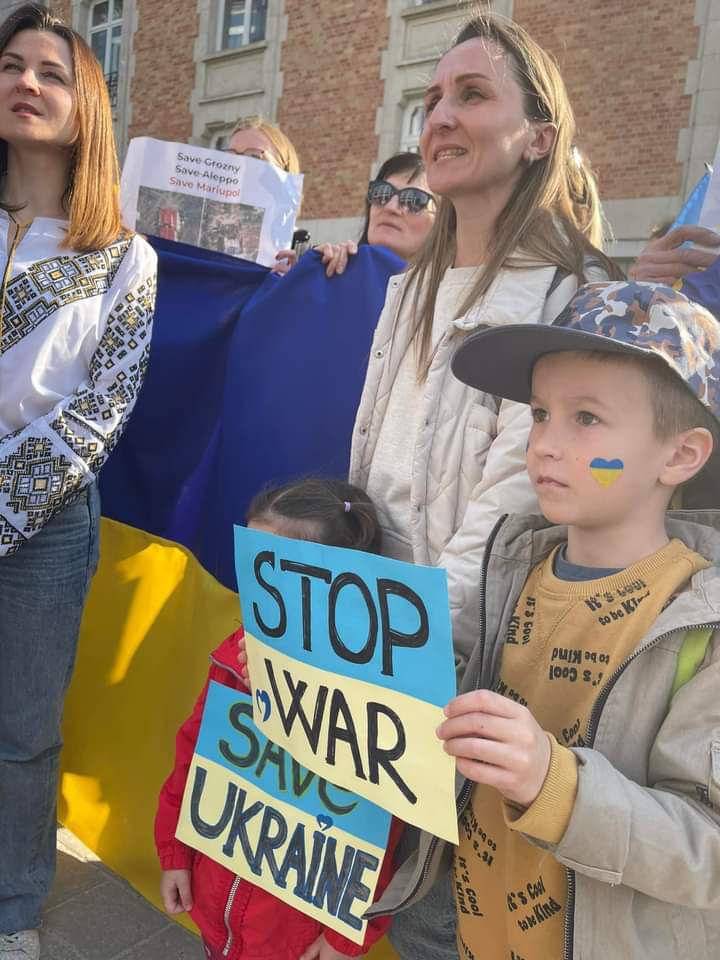 Ukrainians in Brussels demand NATO aid