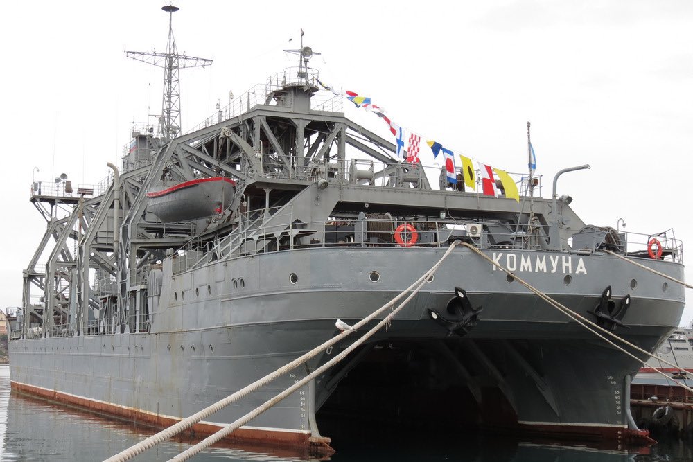 Ukrainian Navy Destroys Russian Ship in Crimea