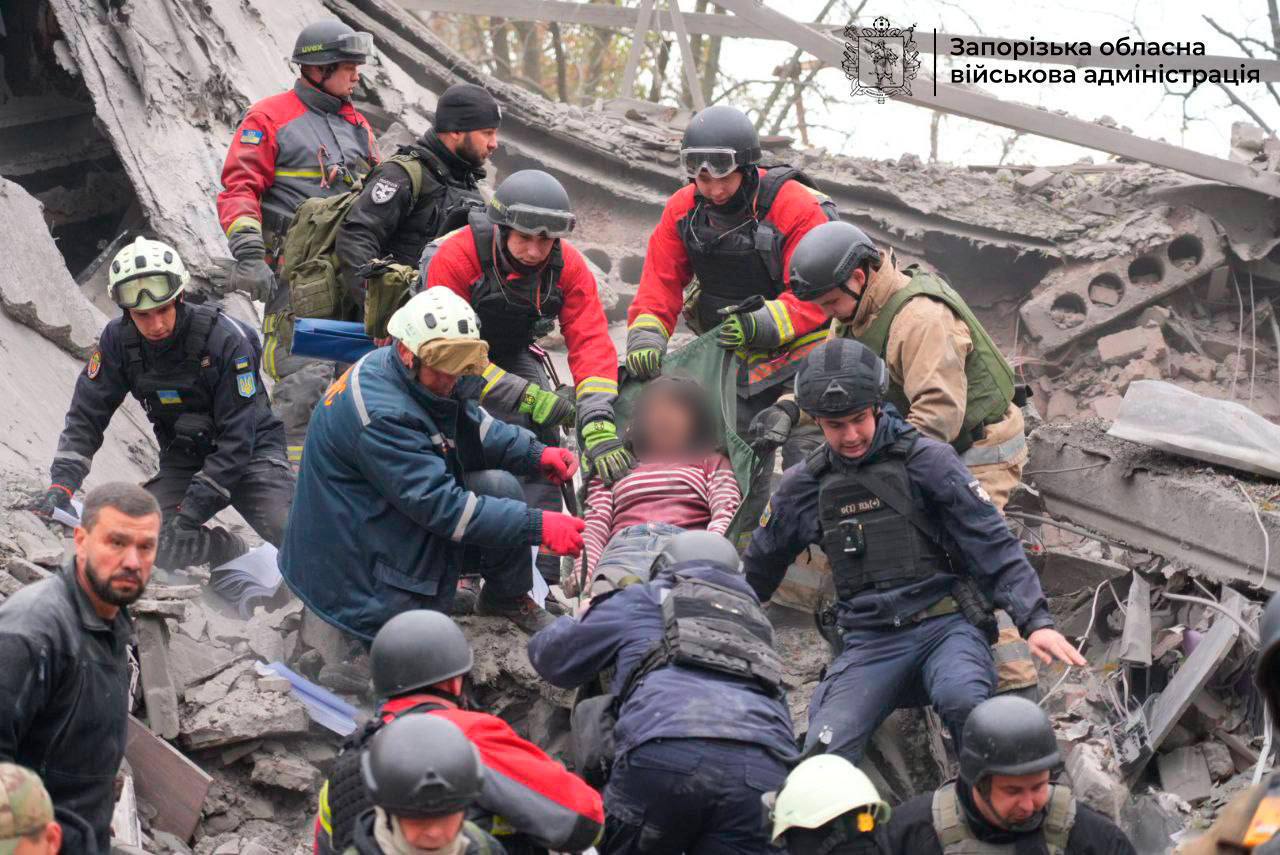 Russia strikes residential area in Zaporizhzhia: three dead, 15 injured