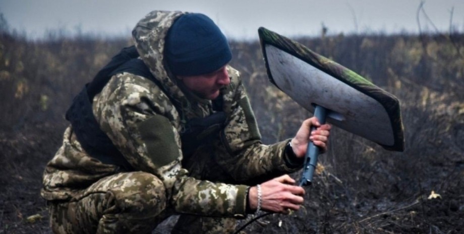 Ukraine to continue Starlink use, restrict Russians