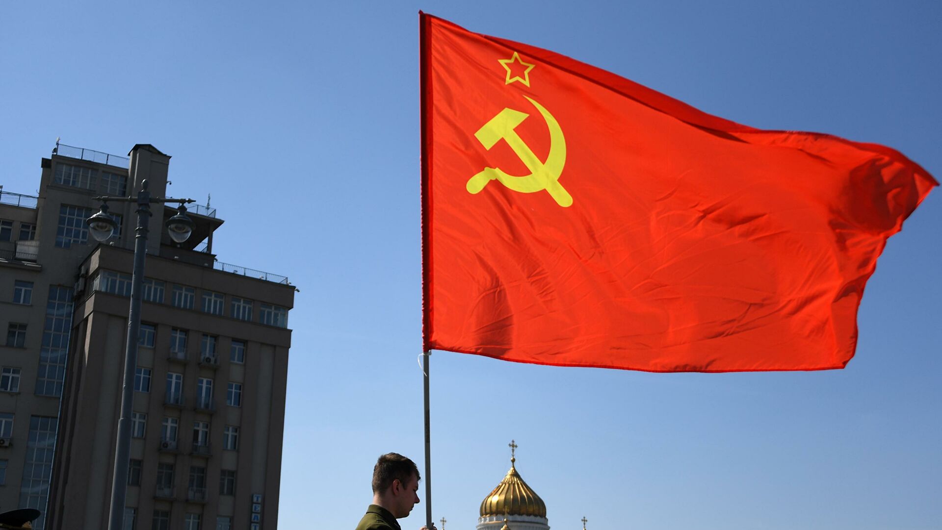 KPRF proposes returning USSR flag instead of tricolor to State Duma