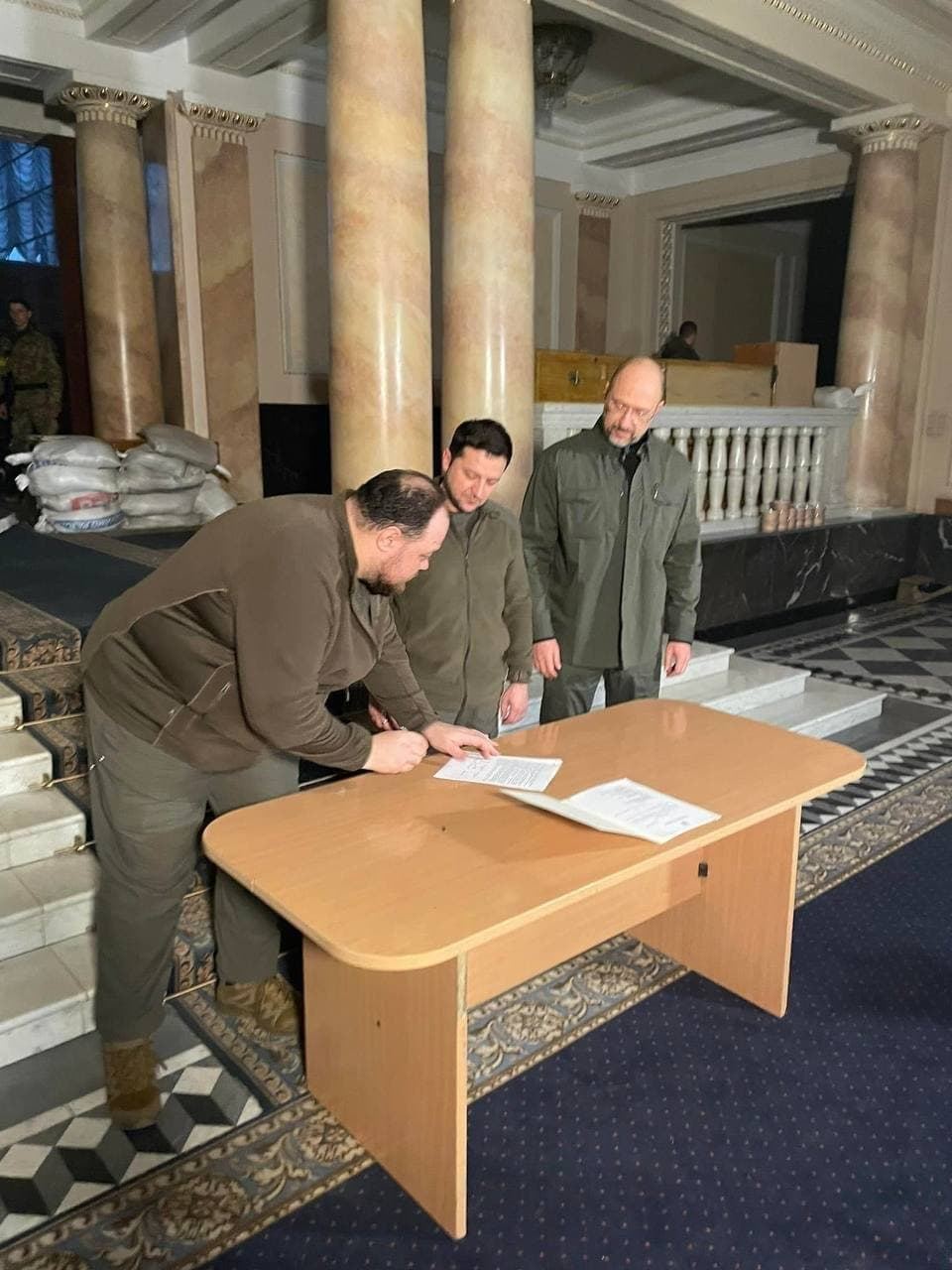 Zelenskyy signs Ukraine’s application to join the EU
