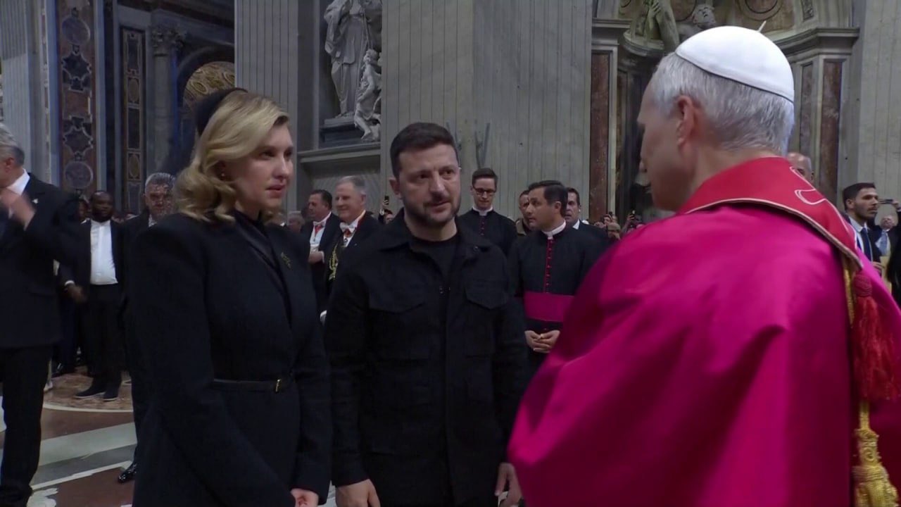 Pope Leo XIV greets Zelensky and First Lady for private audience