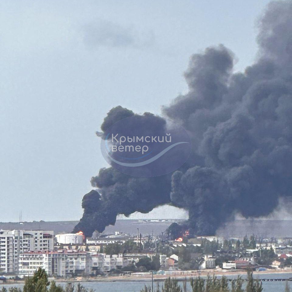 Fire at oil depot in occupied Feodosia expands to 2,500 sq meters