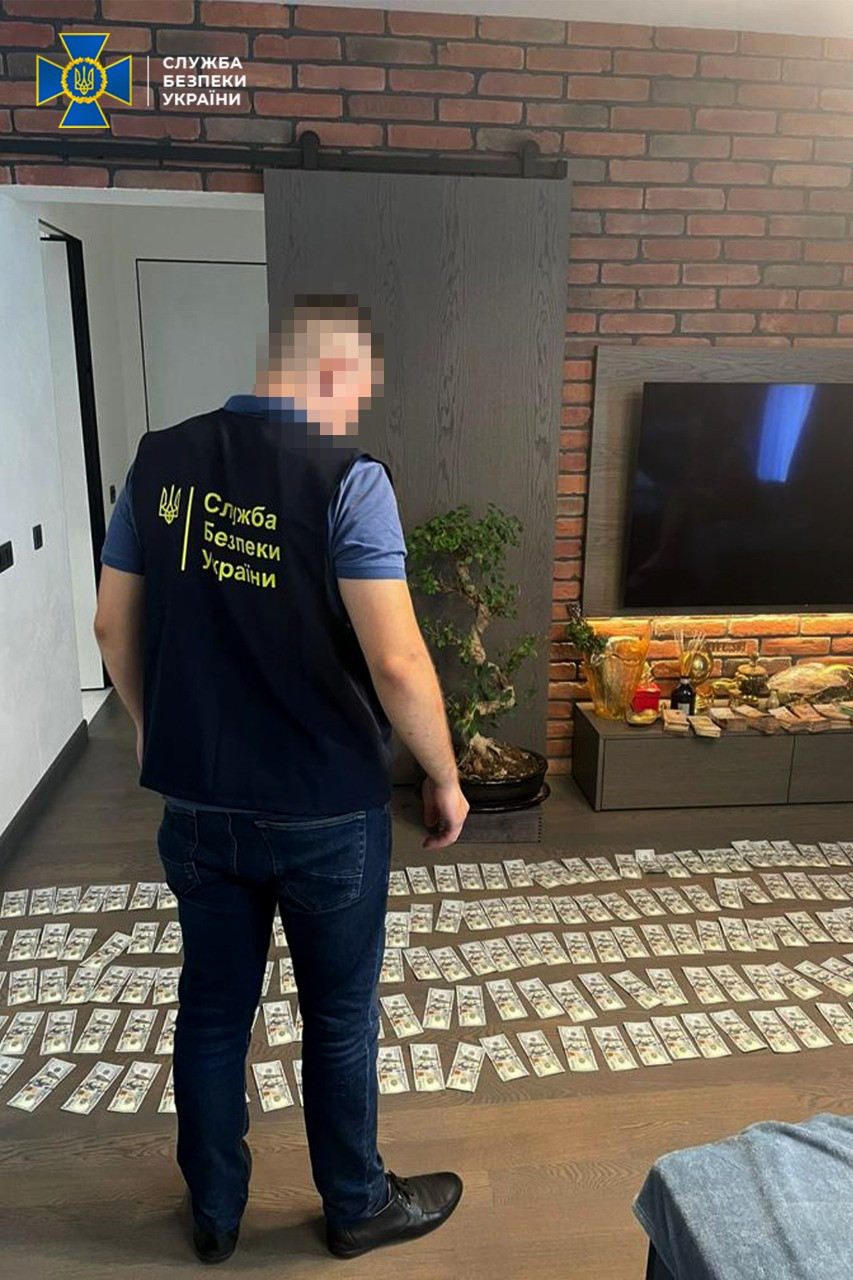 Чиновниця Львівської міськради підозрюється у незаконному переправленні призовників за кордон