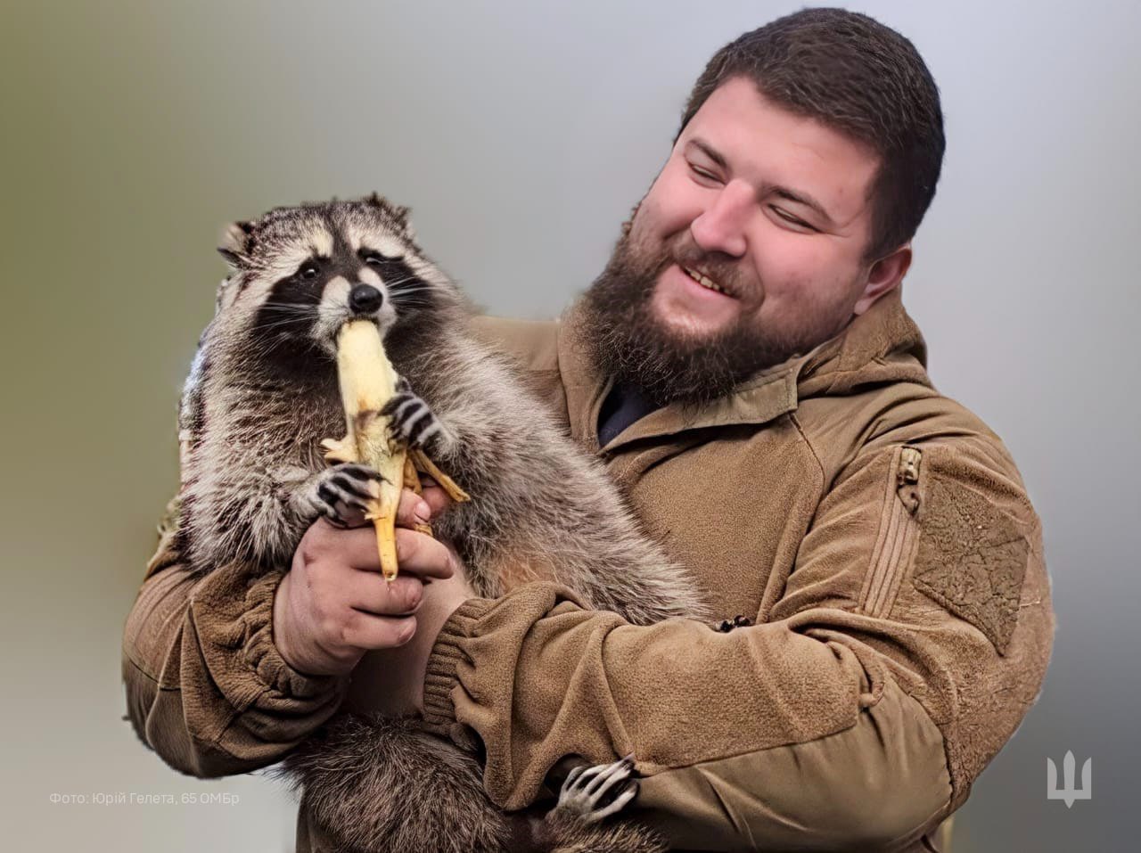 Ukrainian drone pilot Patrick and his raccoon Molly: Protecting homeland and furry friends.