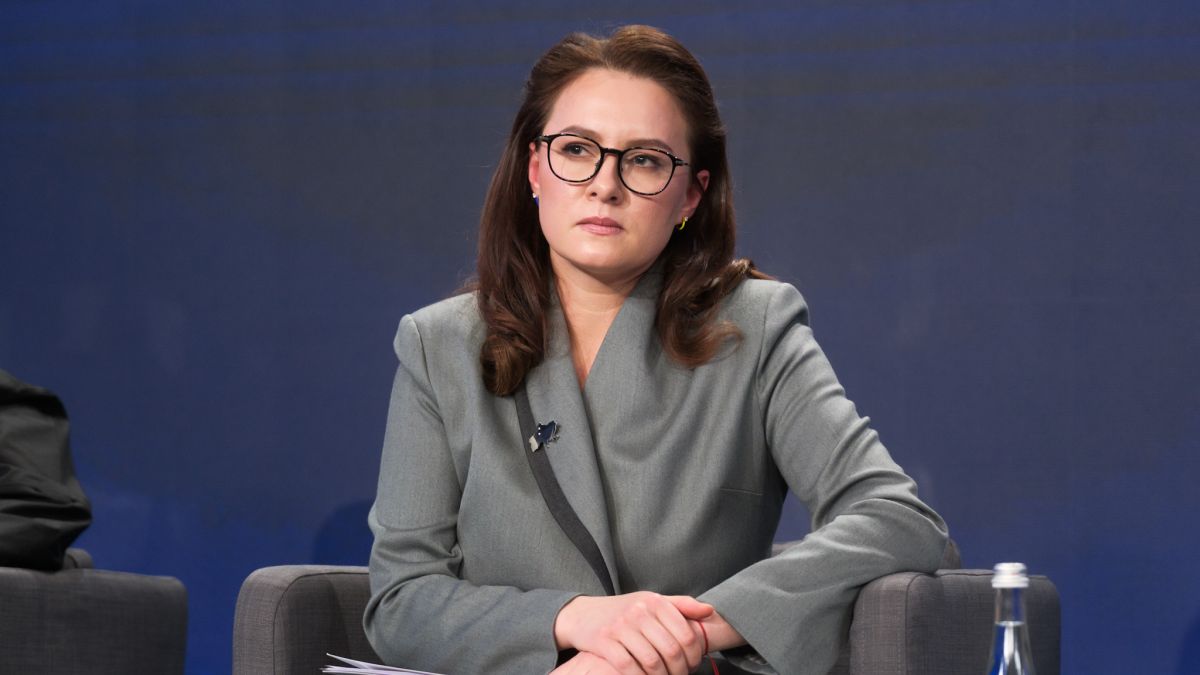 Ban on travel for female officials to be reviewed in two weeks