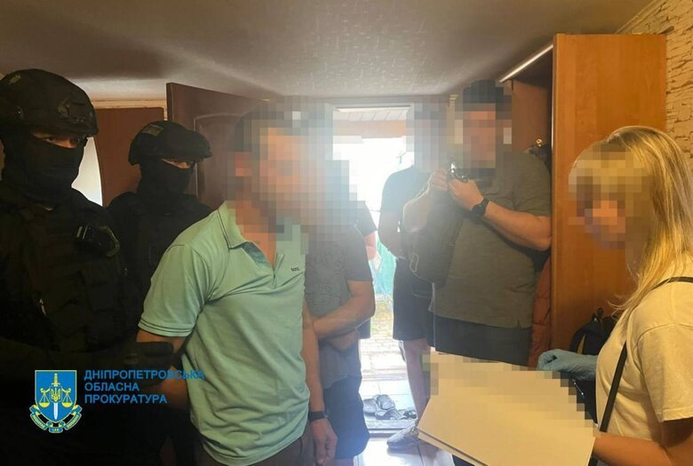 Gang of fraudsters detained; stole nearly UAH 1.5 million from deceased soldiers’ accounts