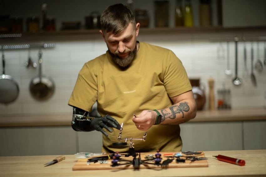Ukrainian defender assembles drones with bionic prosthesis after losing arm.