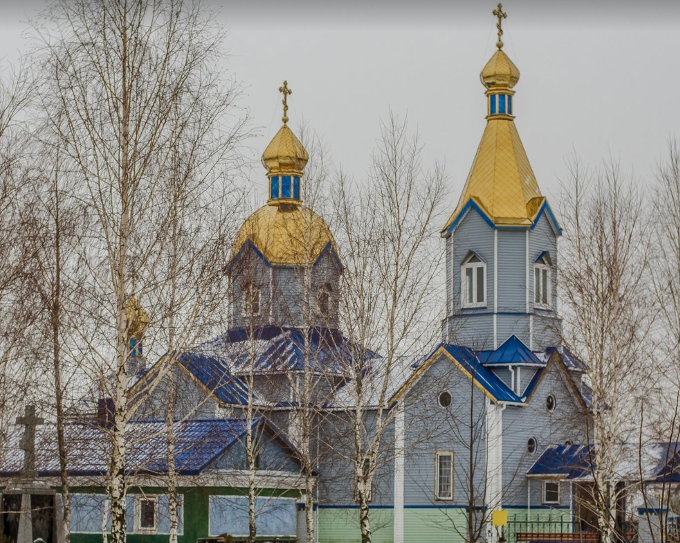 Priest oversees property removal as congregation switches allegiance from Moscow to Kyiv near Rivne.