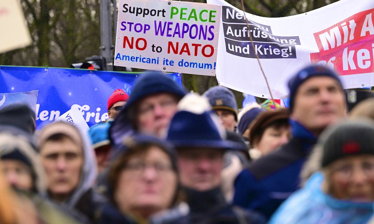 Pacifism or Betrayal? The War in Ukraine