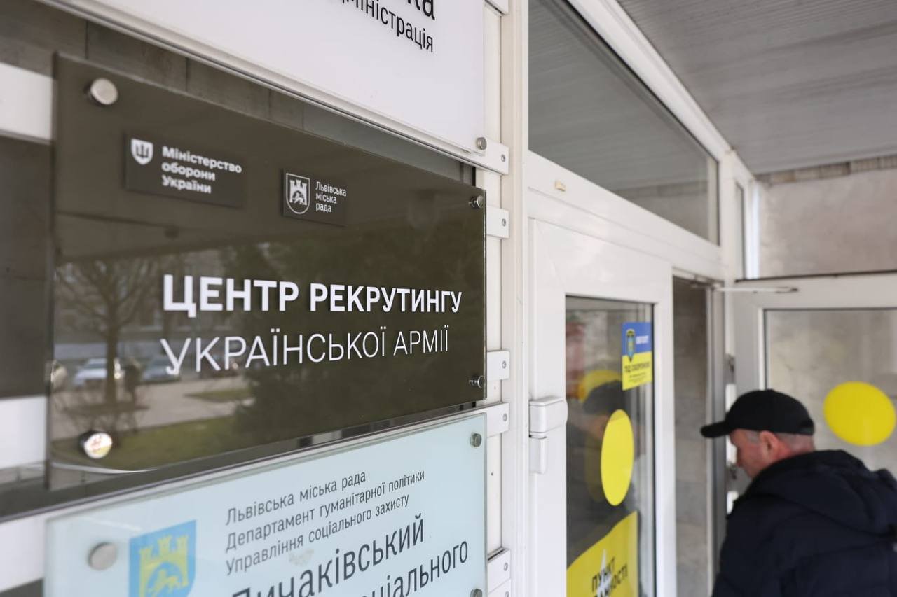 22,000 people applied to recruitment centers