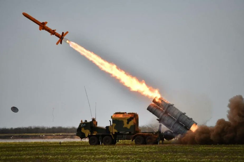 Moskva sunk after Ukrainian missile strike on April 13, 2022