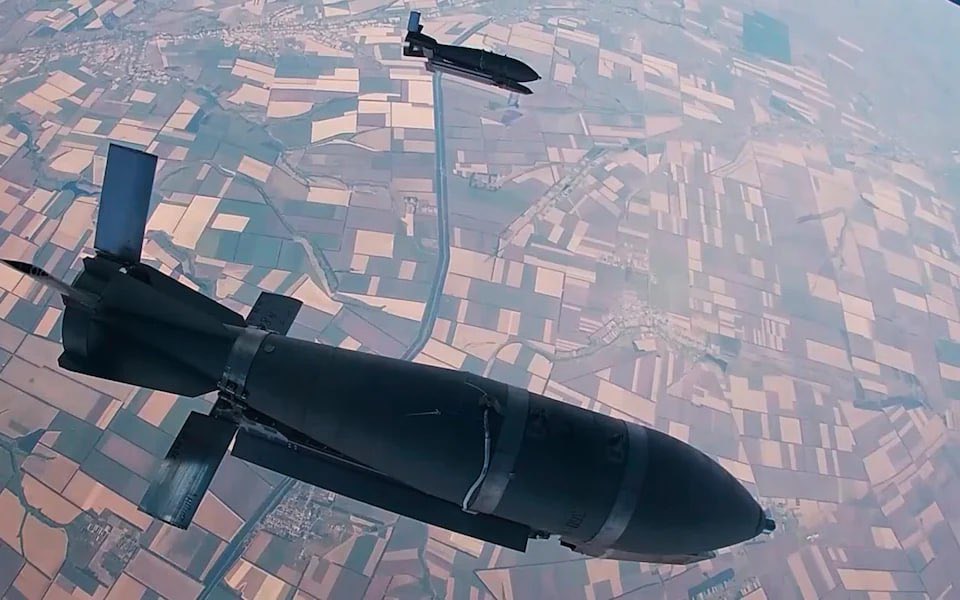 Russia uses new Grom-E1 glide bomb up to 120 km