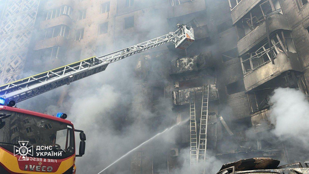 Russian missiles destroy Ternopil homes