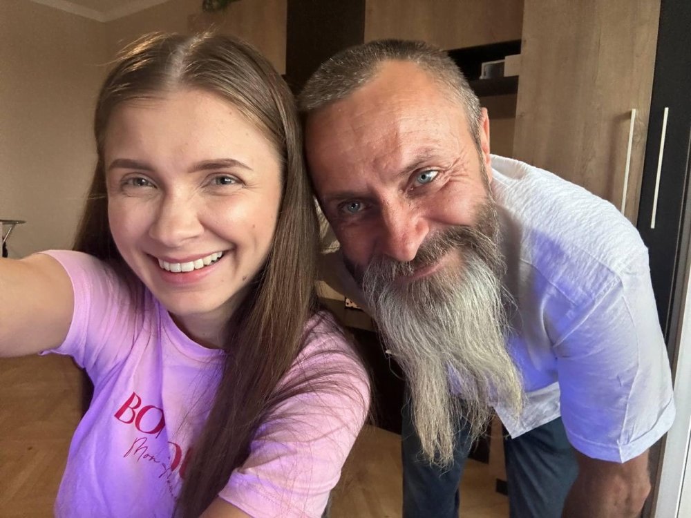 Daughter gathers signatures to honor her father