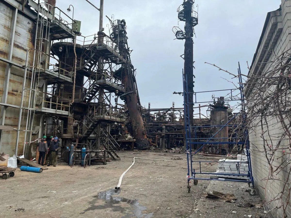 Russian strikes hit Kremenchuk refinery again