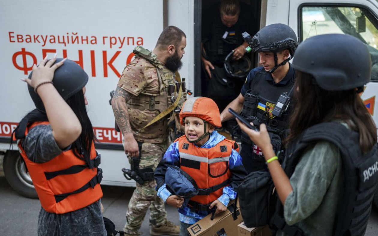 Mandatory evacuation of children with parents in Sumy district
