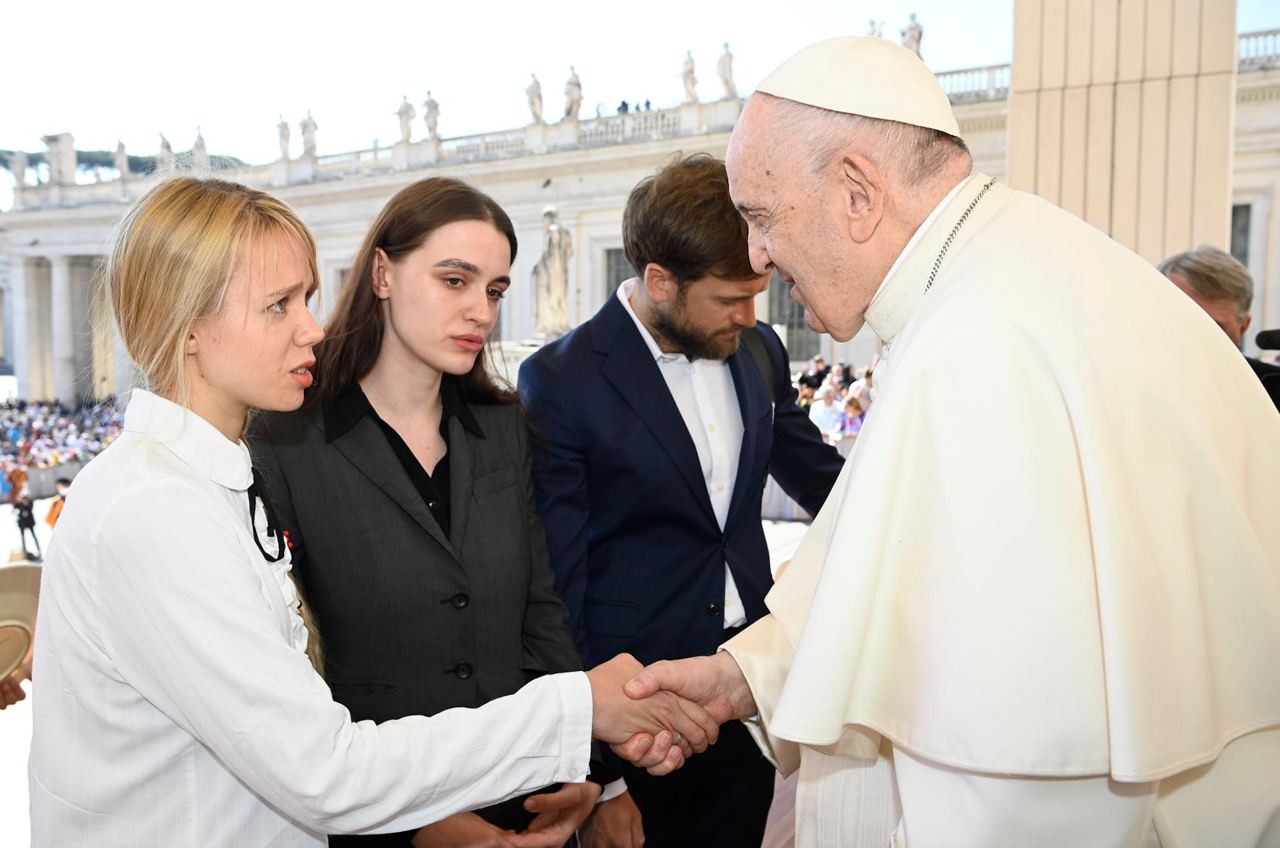 Pope Francis meets wives of Mariupol defenders with Pussy Riot member