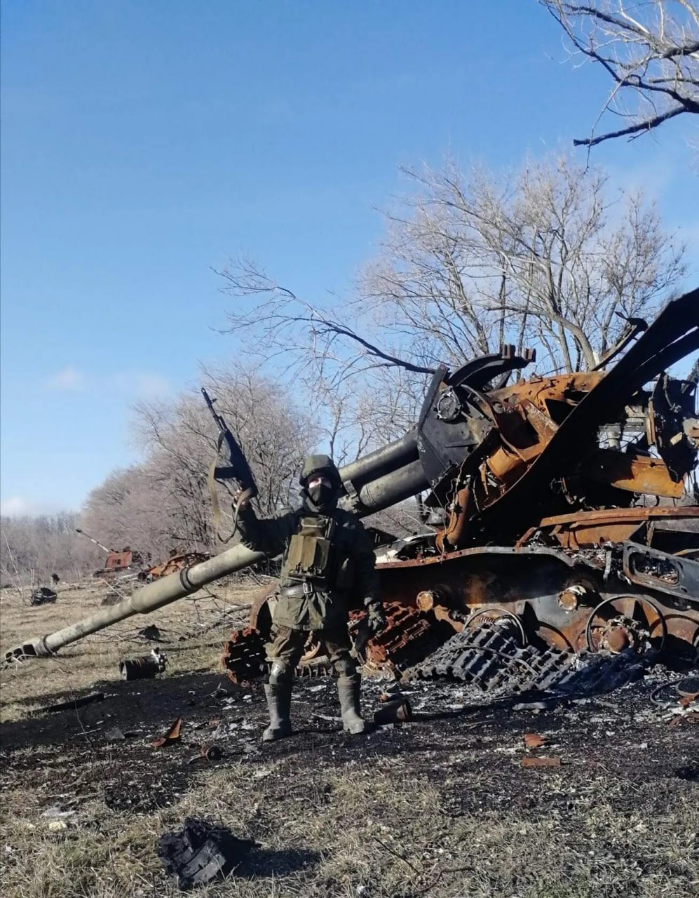 Three self-propelled 152mm howitzers 2S19 Msta-S destroyed at front