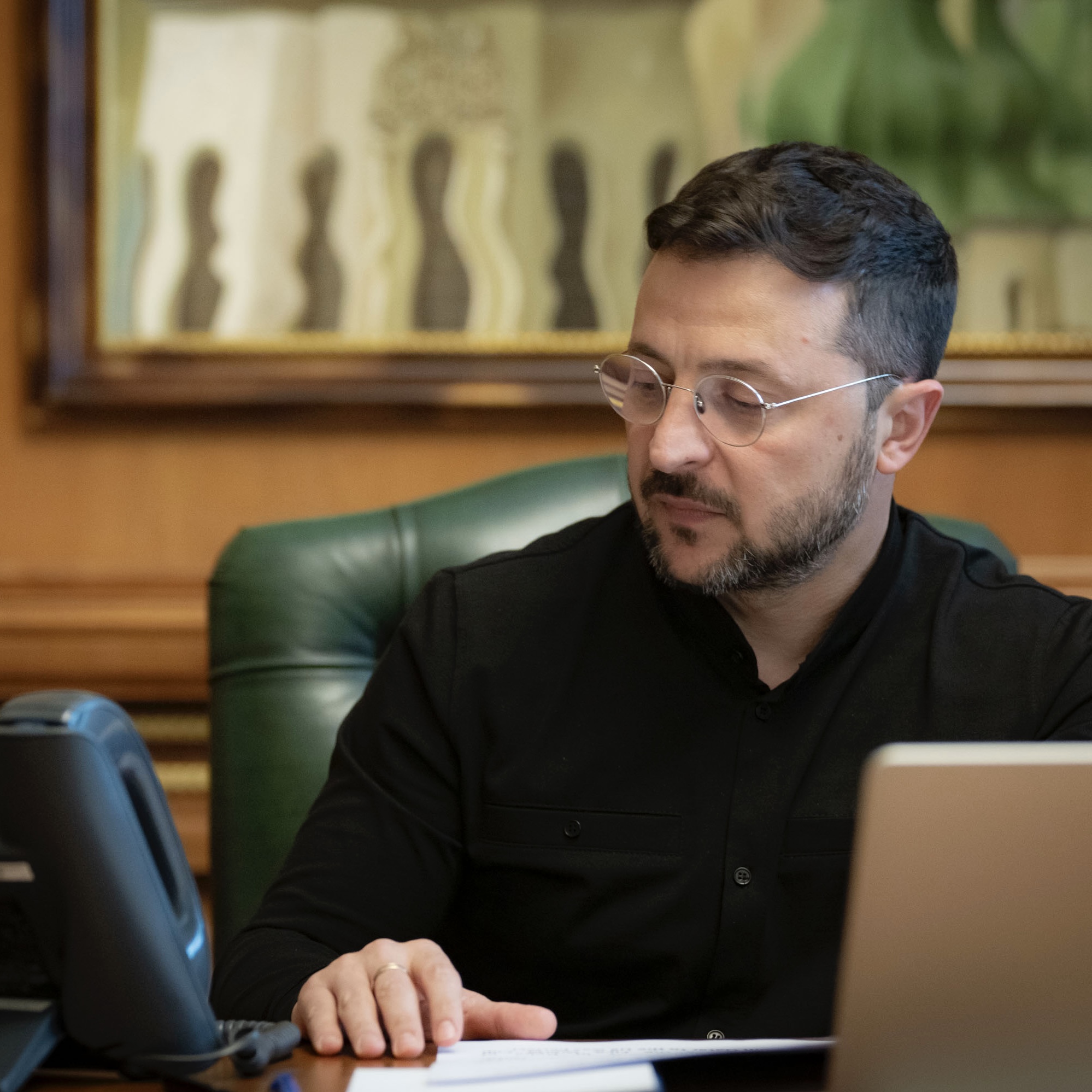 Trump Retreats from Peace Talks, Zelensky Warns of Putin’s Gains
