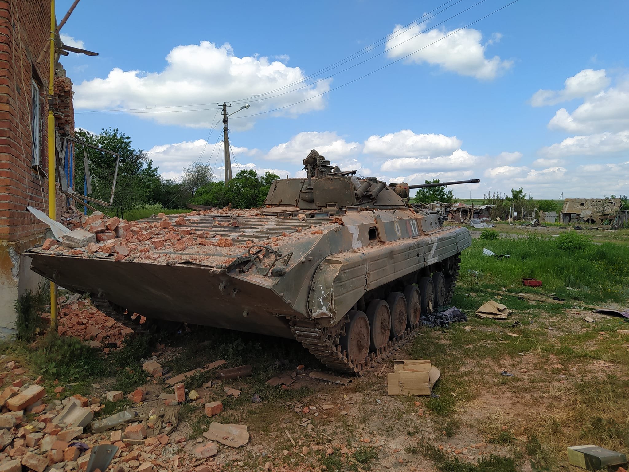Ukrainian forces capture Russian BMP-2 in the East